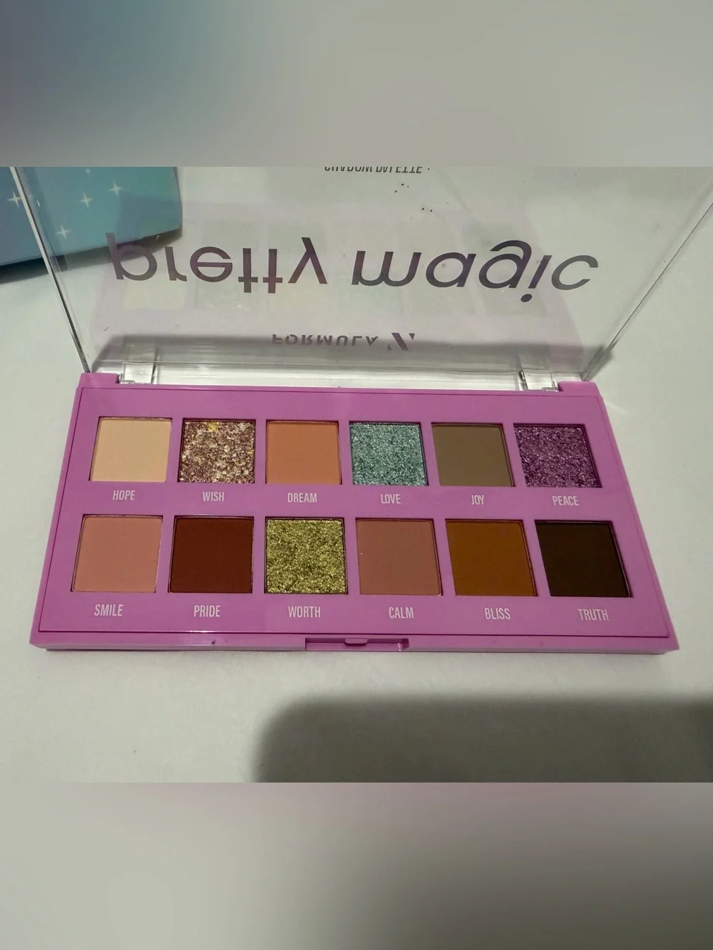 FORMULA Z - Pretty Magic 12-Pan Eyeshadow Palette